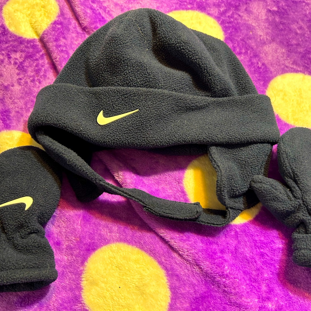Toddler nike hat and mittens